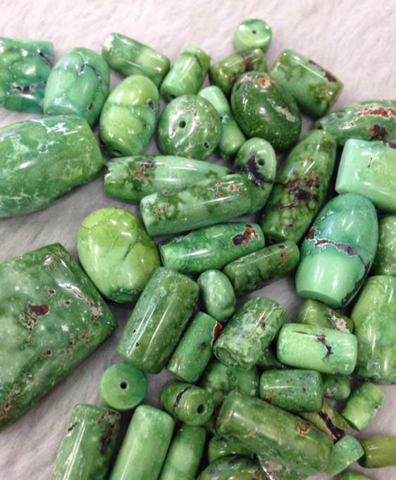 菜籽黄绿松石的颜色