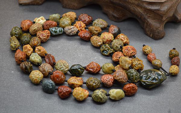 和升值价值的原石种类却不多,戈壁玛瑙在众多玛瑙种类中属于凤毛麟角