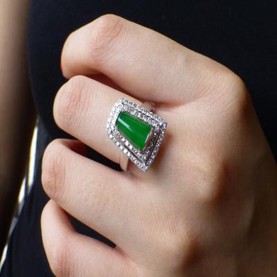 老坑冰种阳绿翡翠戒指18K白金镶嵌钻石